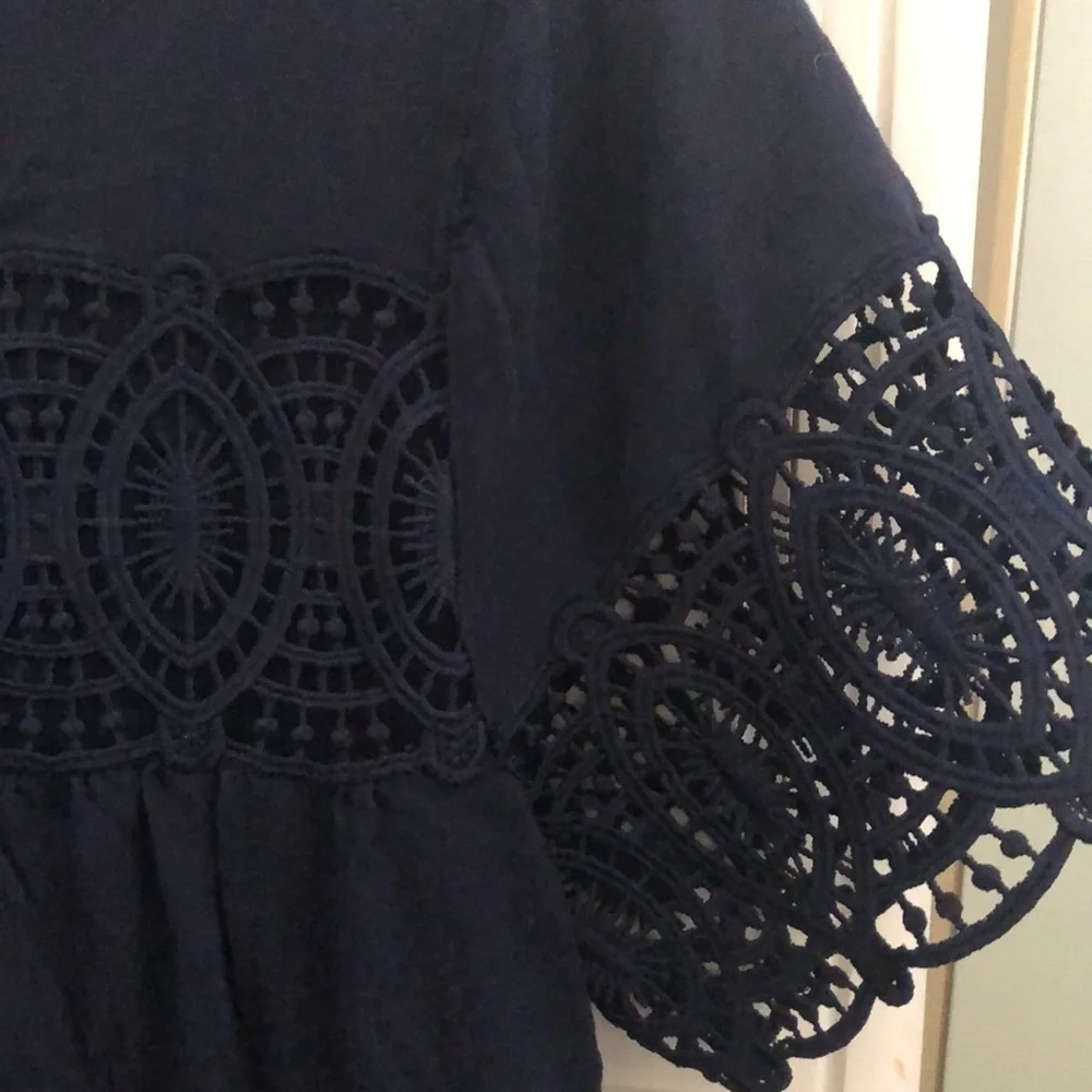 Ann Taylor loft navy blue short sleeve, baby doll lace top size medium - Picture 5 of 5